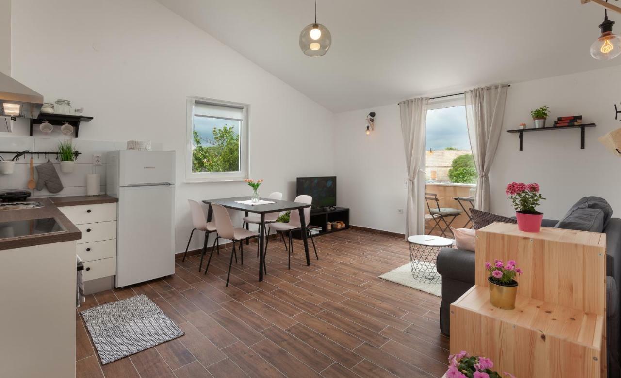 Kvasina Apartments Zadvarje Dış mekan fotoğraf