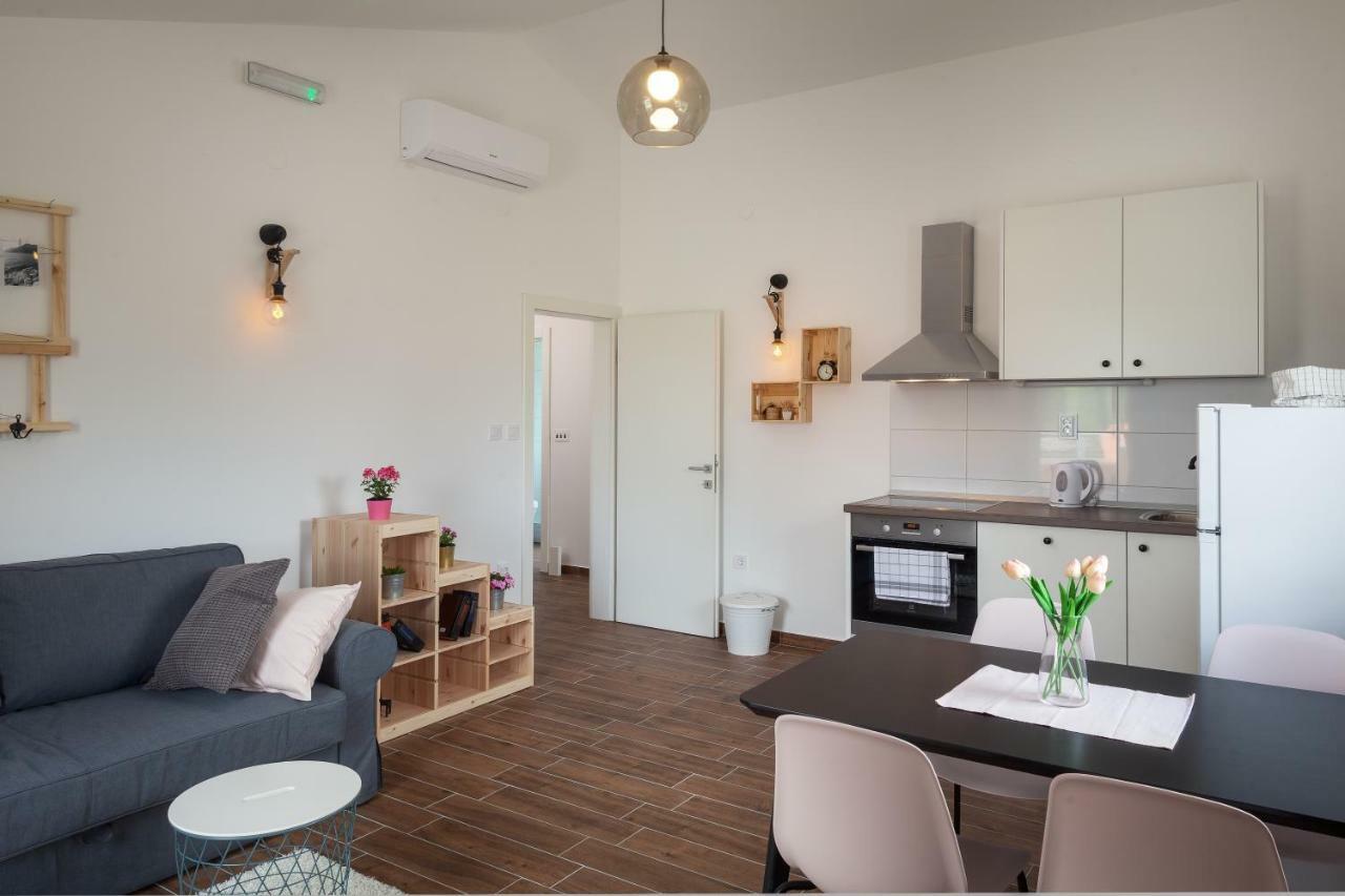 Kvasina Apartments Zadvarje Dış mekan fotoğraf